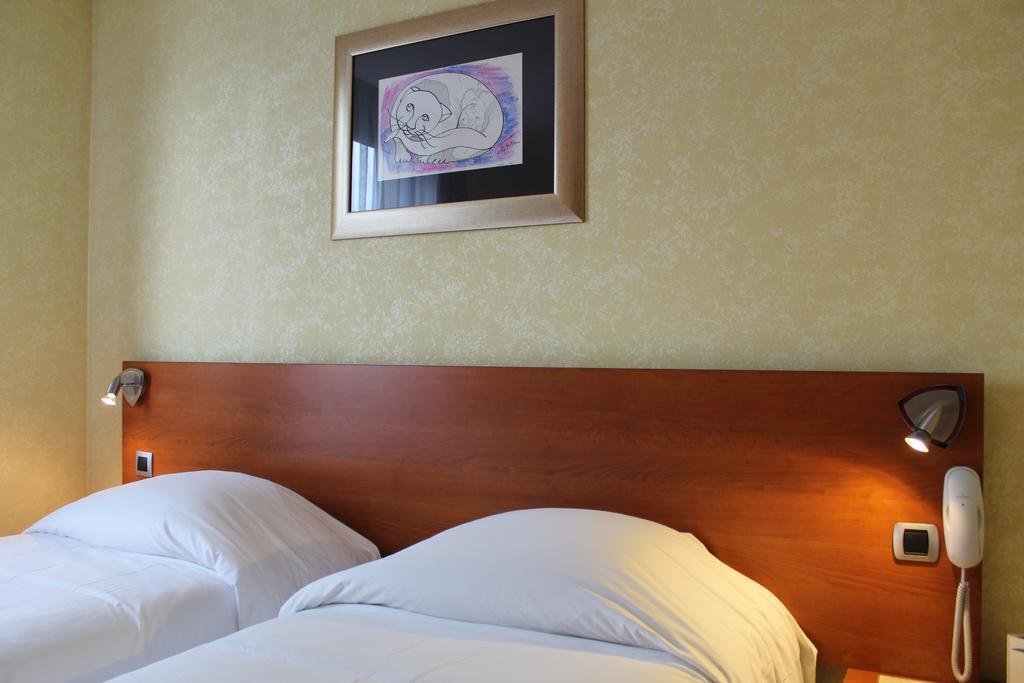 In Situ Hotel Valenciennes Esterno foto
