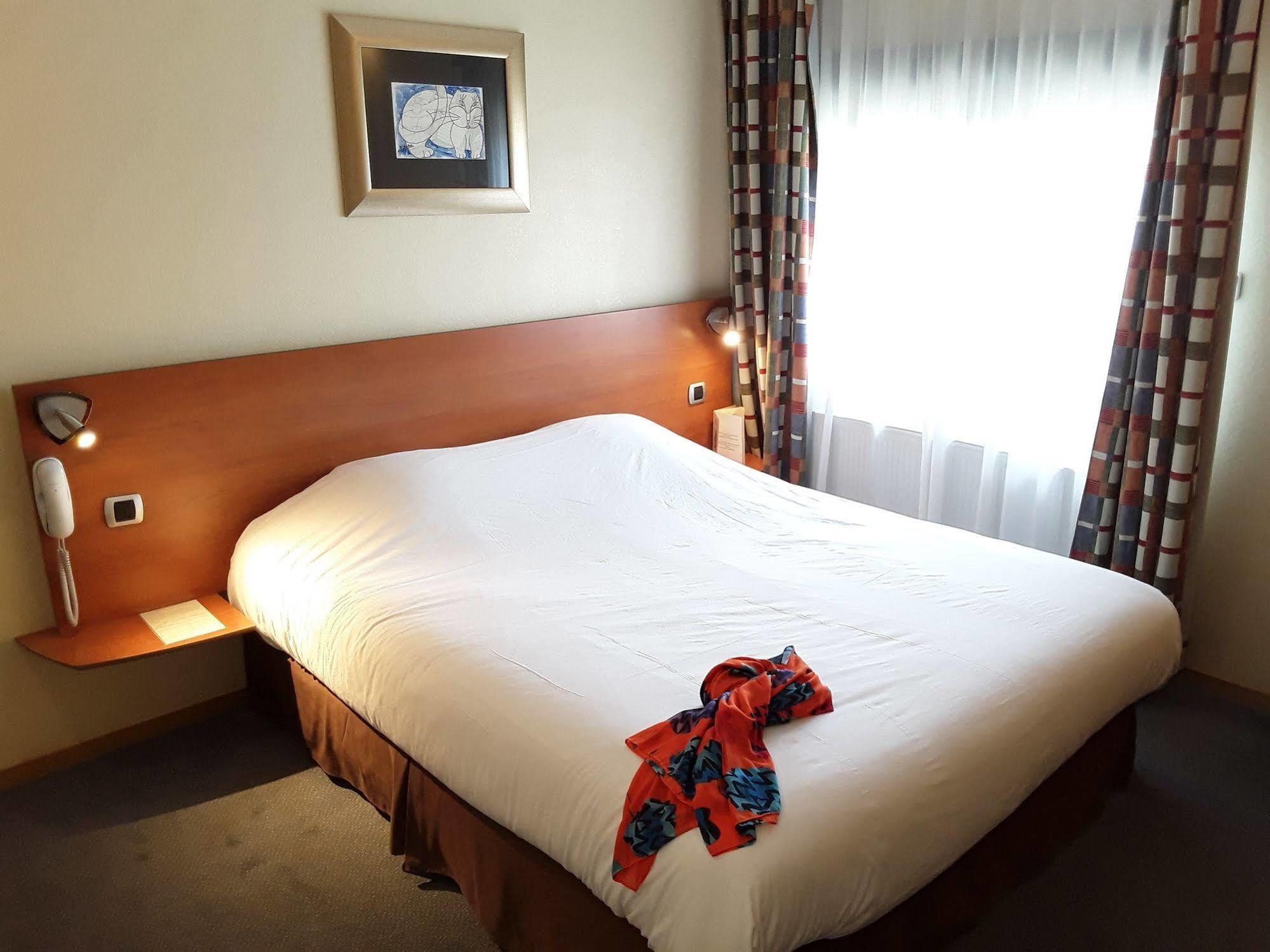 In Situ Hotel Valenciennes Esterno foto