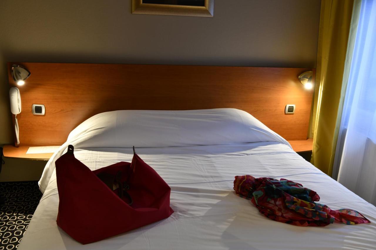 In Situ Hotel Valenciennes Esterno foto